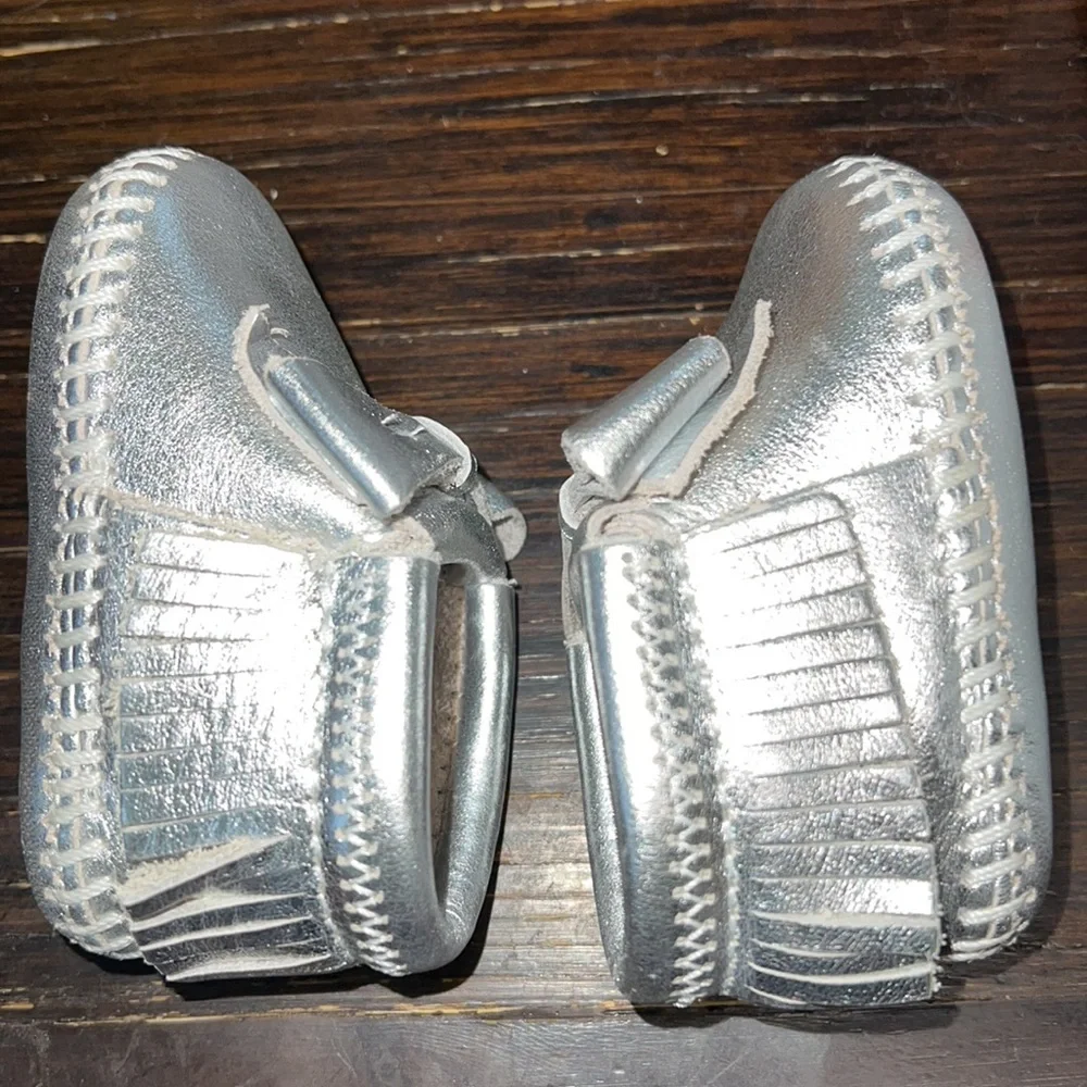 NIB Minnetonka Infant’s Rosie Bootie SILVER